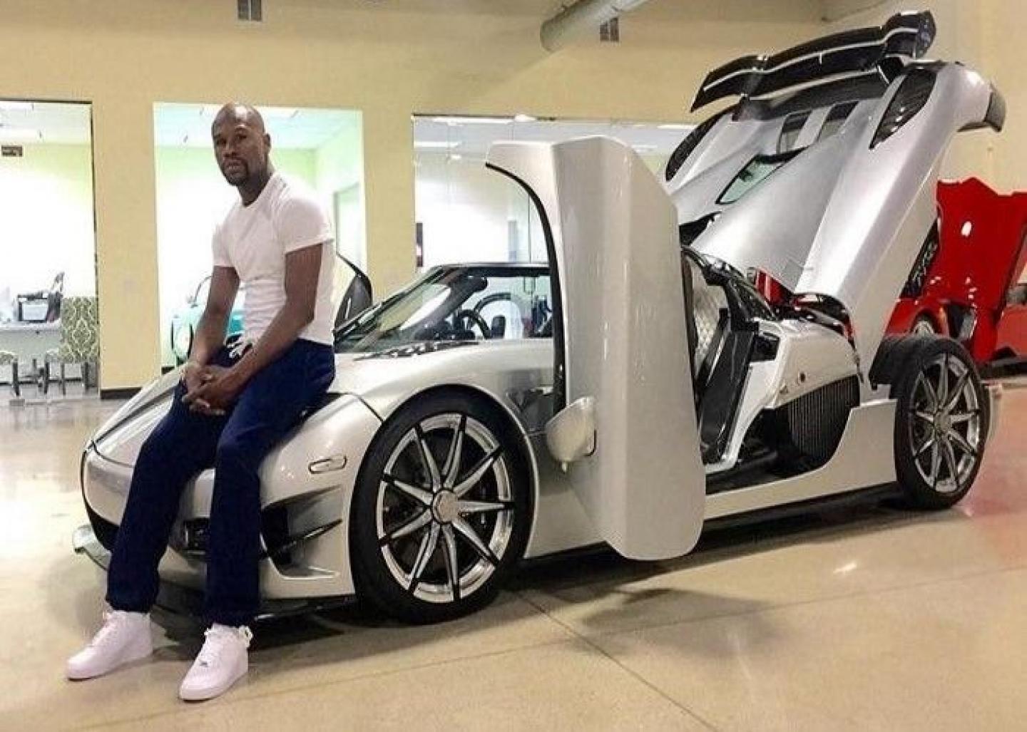 Mayweather with his brand new Koenigsegg CCXR Trevita Mayweather with his brand new Koenigsegg CCXR Trevita