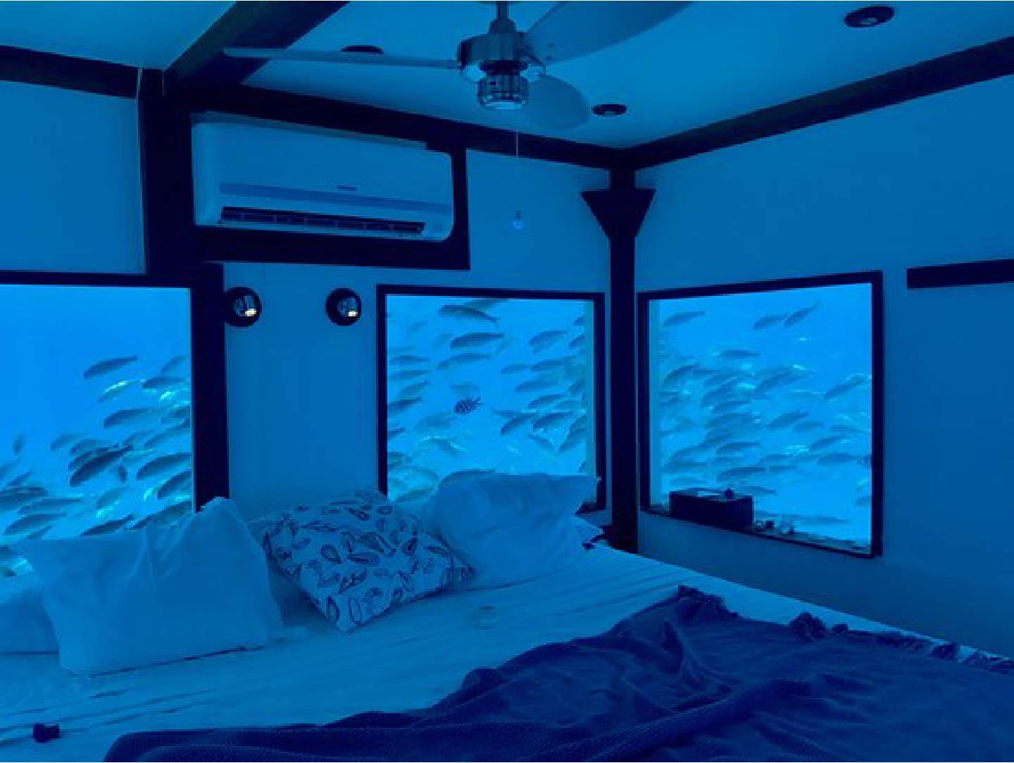 In Manta Resort there are underwater rooms 
